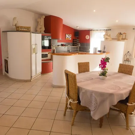 Schoenes Assione Mit Pool By Interhome Raissac-d'Aude